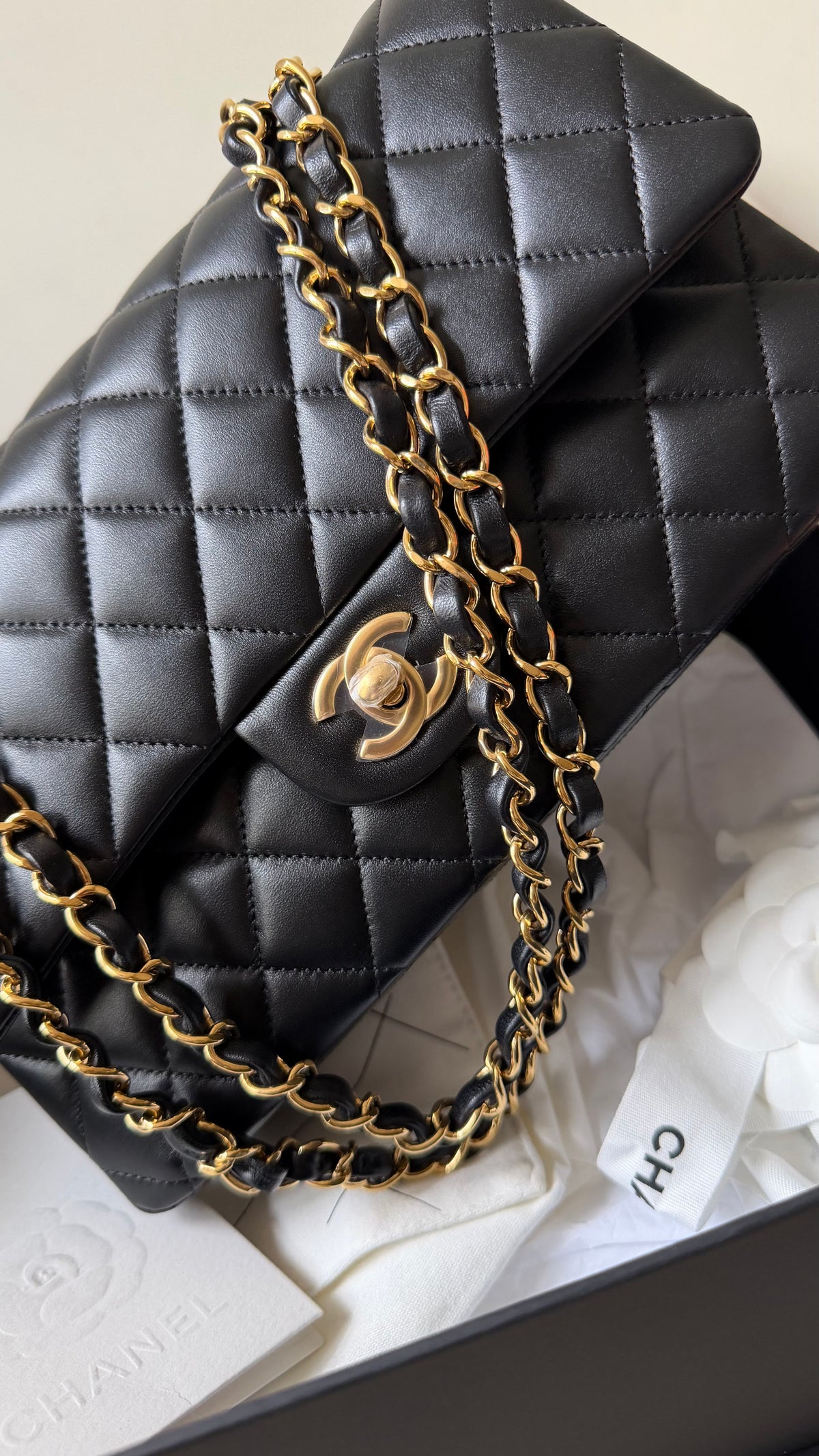 Chanel medium lambskin classic flapbag 2023 full set with invoice from Paris