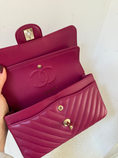 Chanel v-stitch small classic flap 2019