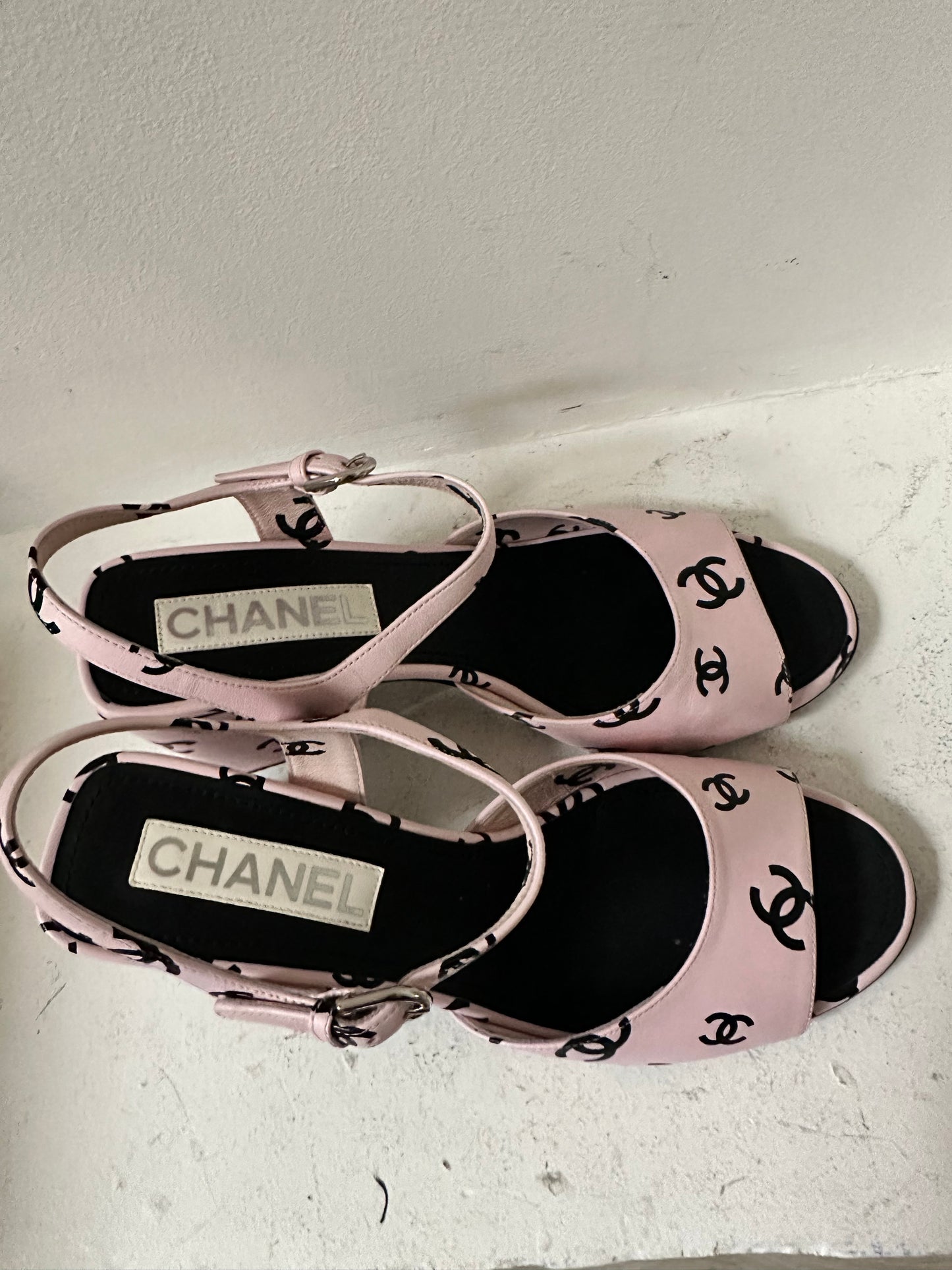 Chanel used pair pink heels size 40