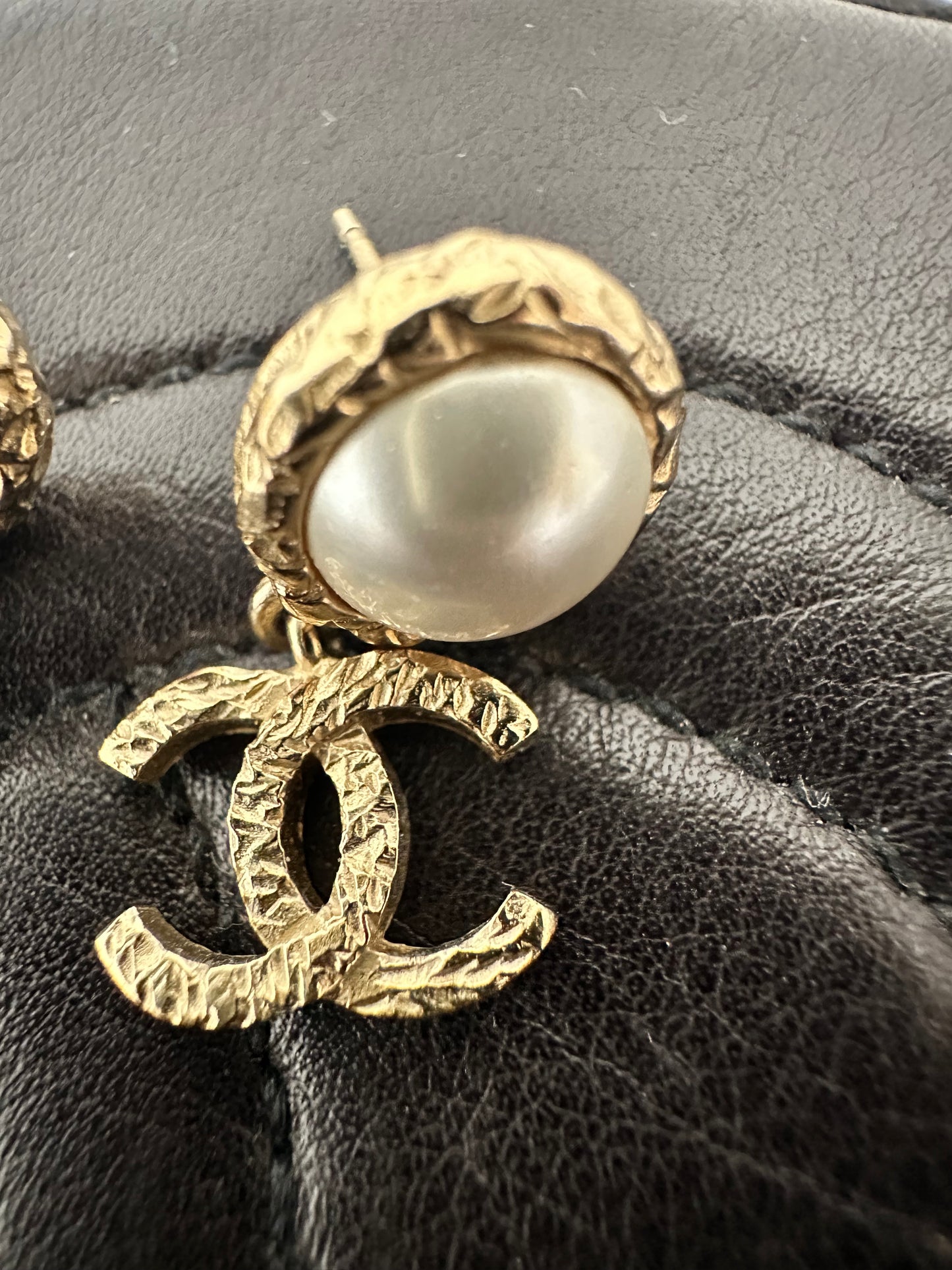 Chanel small earrings