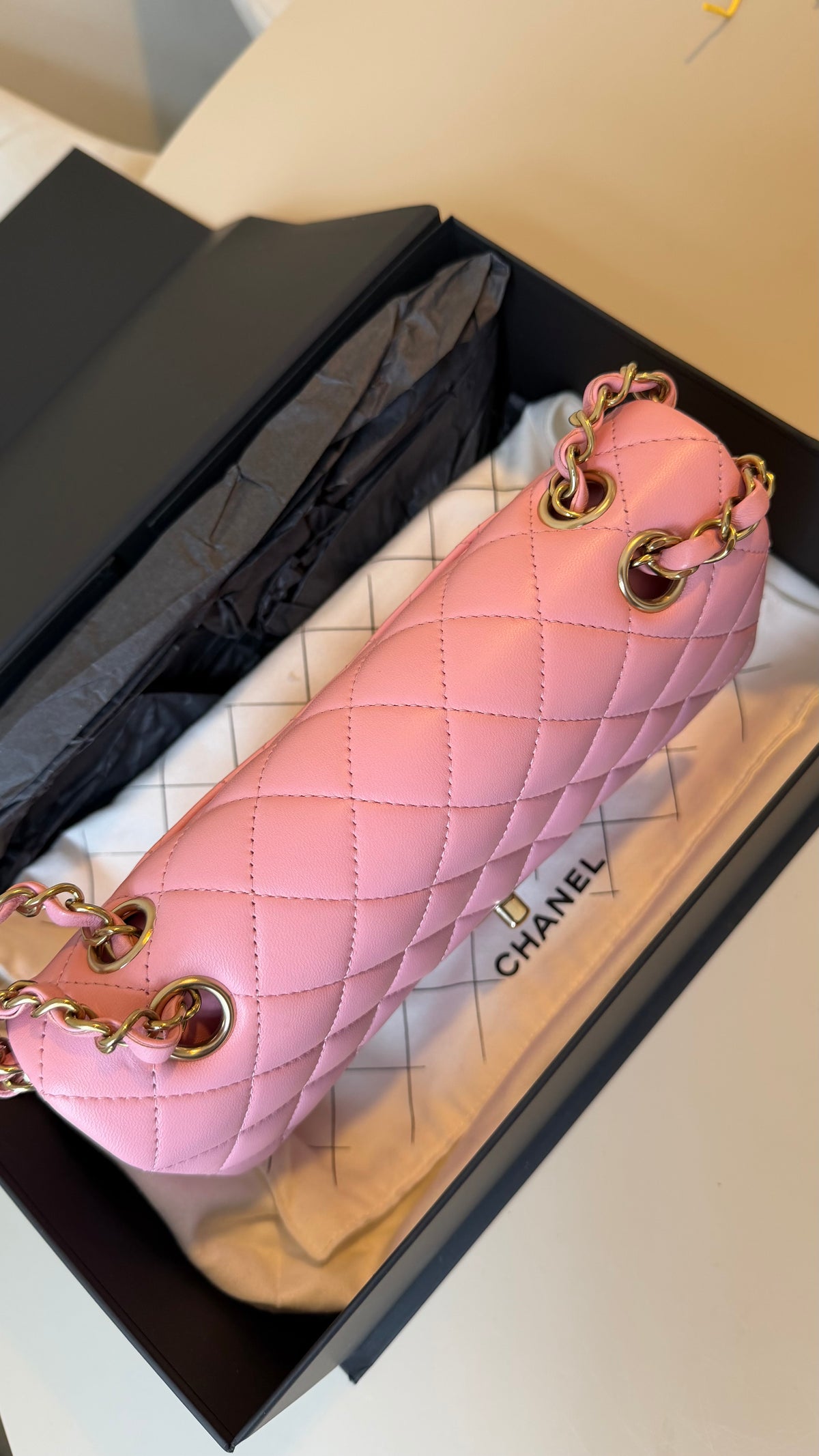 Small Chanel classic flapbag in pink lambskin - chip