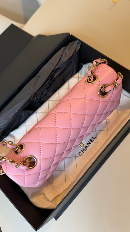 Small Chanel classic flapbag in pink lambskin - chip