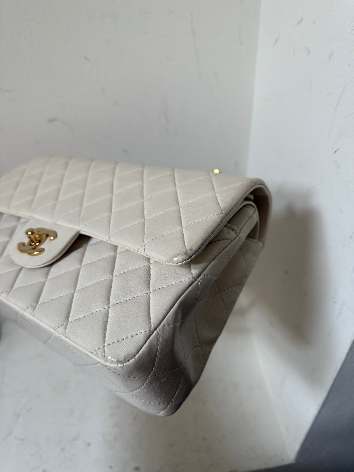 Chanel medium flapbag (2002-2003)
