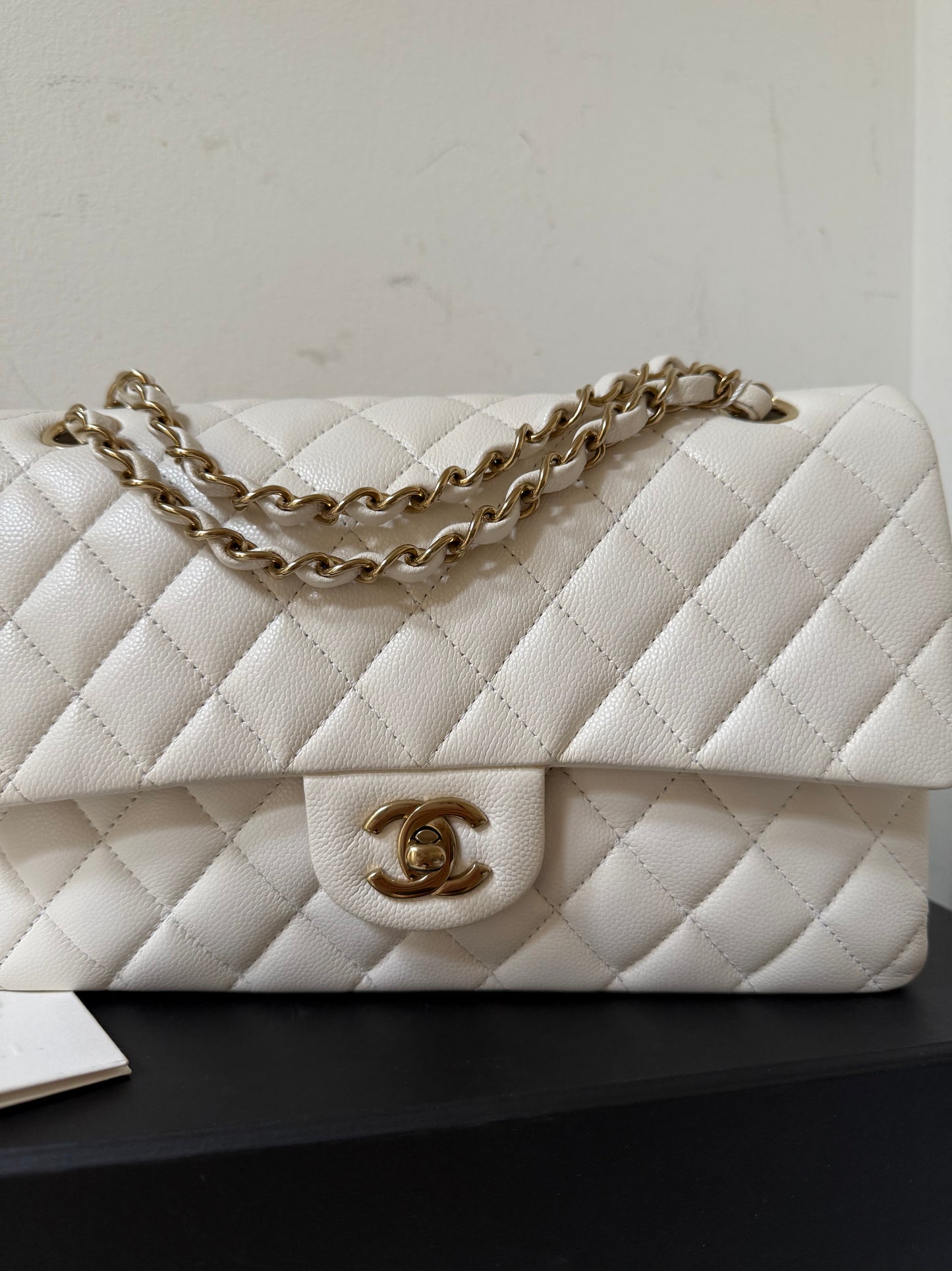 Chanel medium caviar flapbag 2023