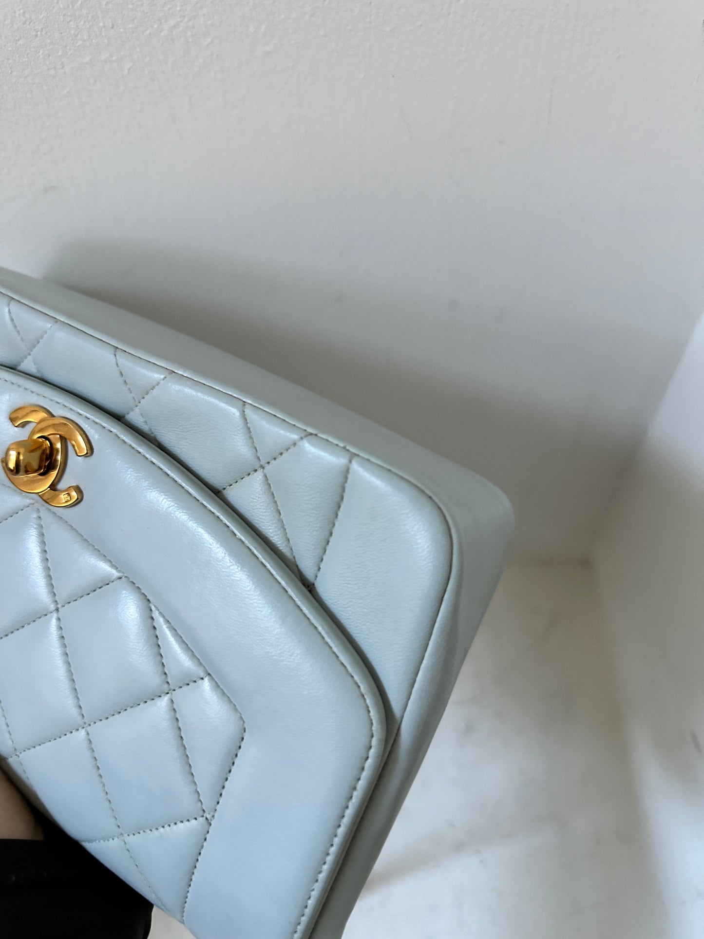 Pre-Owned Chanel Small Diana Bag – Light Blue Quilted Lambskin (1991–1994) | Vintage Classic