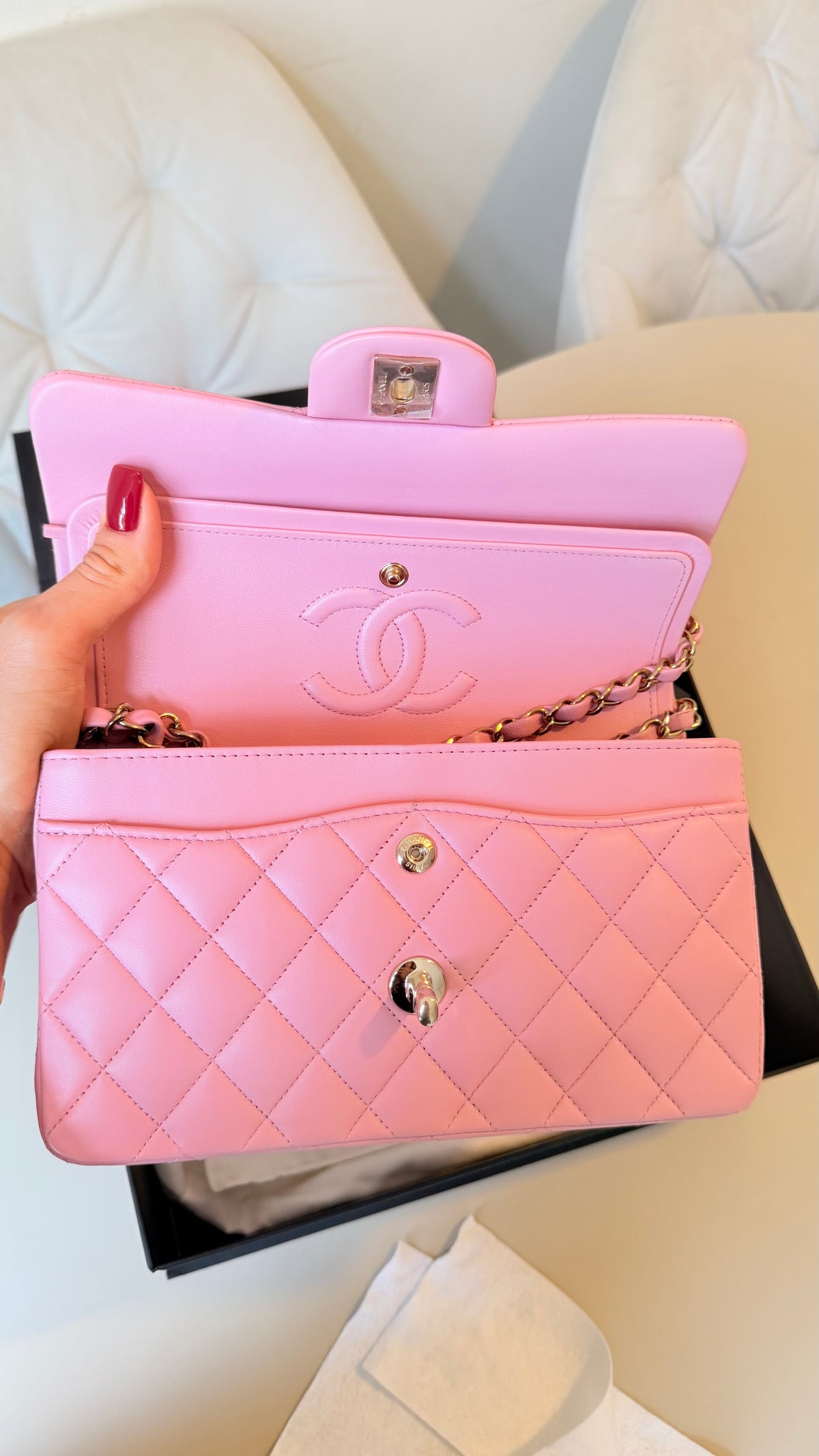 Small Chanel classic flapbag in pink lambskin - chip