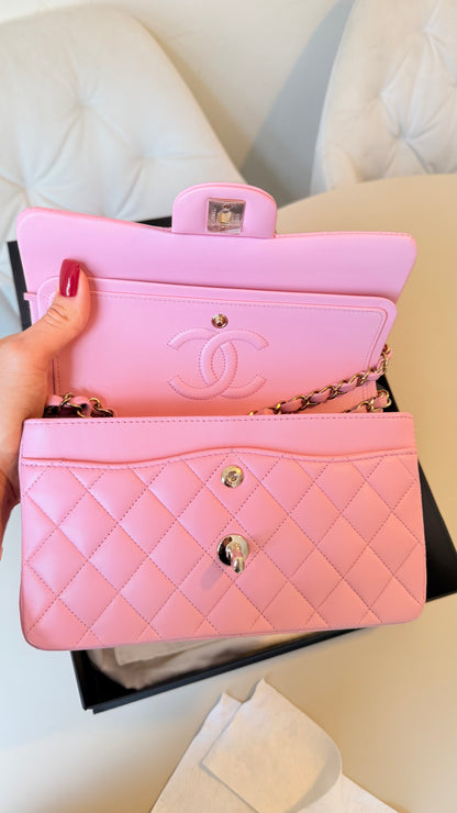 Small Chanel classic flapbag in pink lambskin - chip