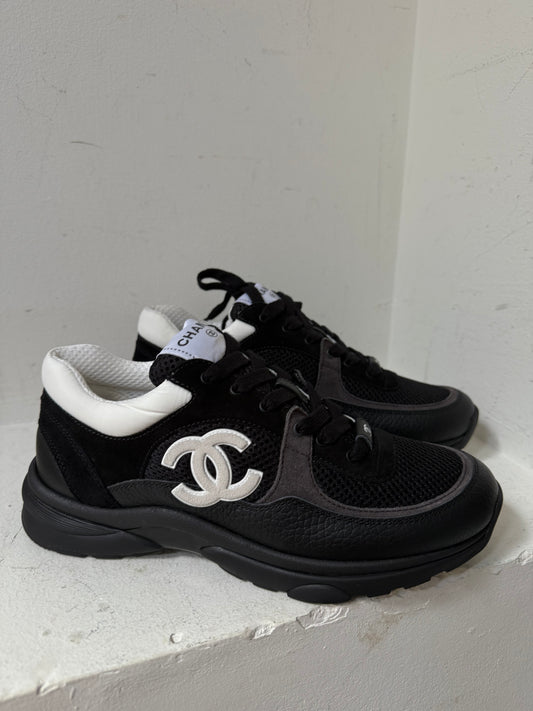 Chanel black sneaker white cc 38.5