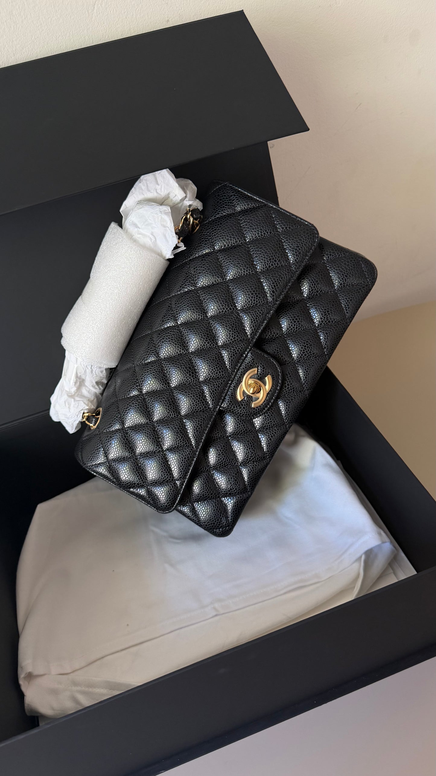 Chanel medium caviar classic flapbag with chip - new