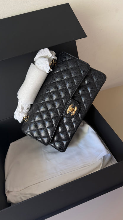 Chanel medium caviar classic flapbag with chip - new