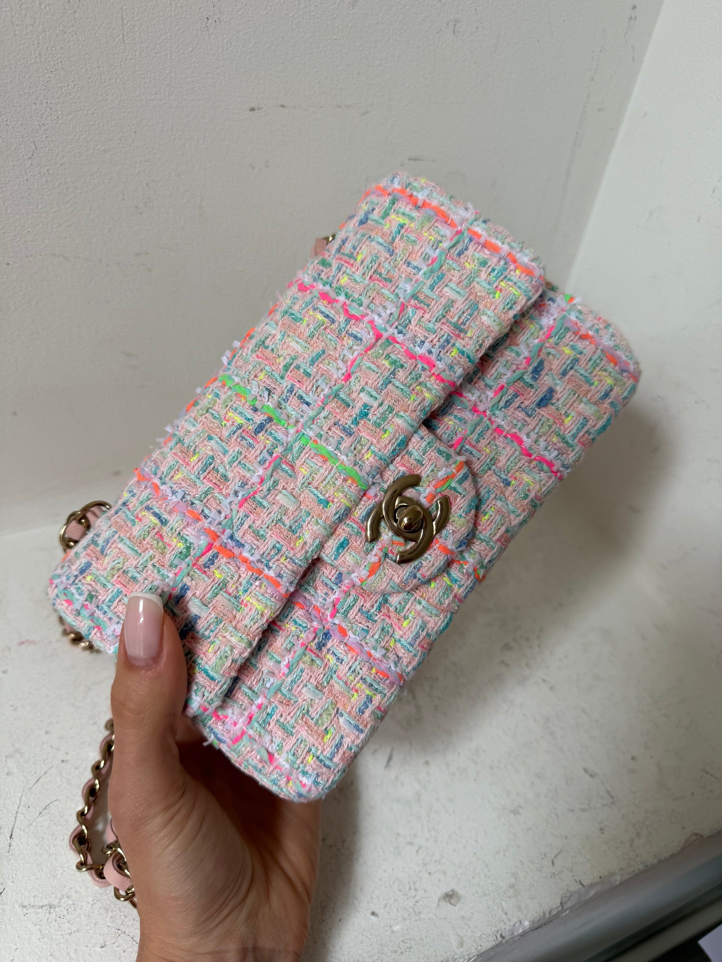 Chanel mini flapbag in tweed 2024