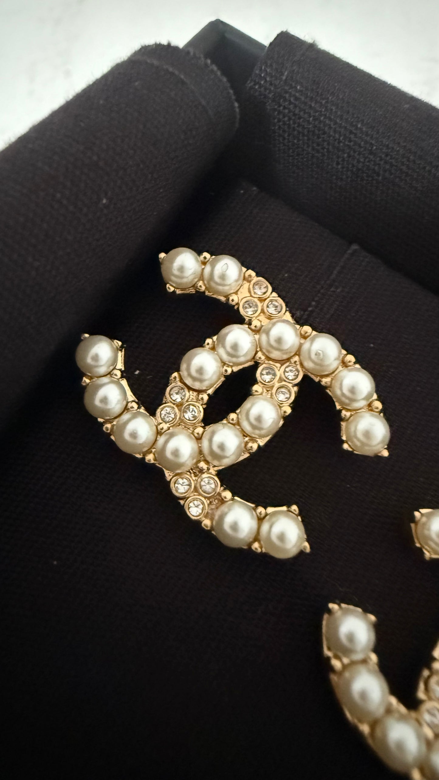 Chanel CC oorbellen parels en steentjes