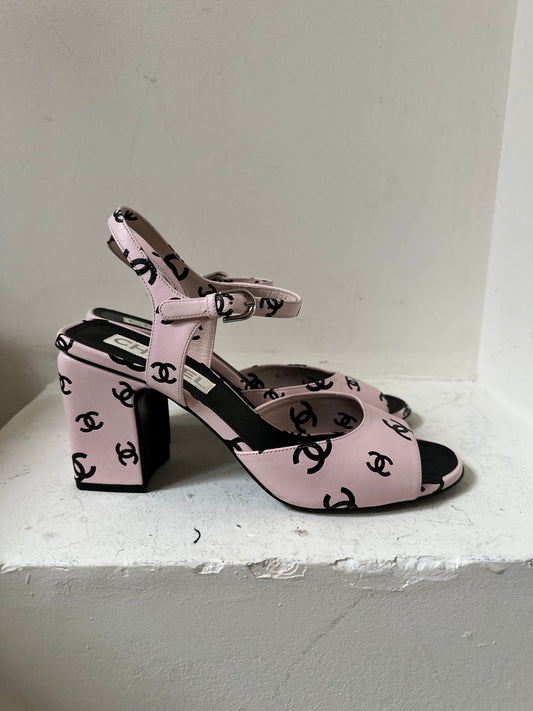 Chanel used pair pink heels size 40