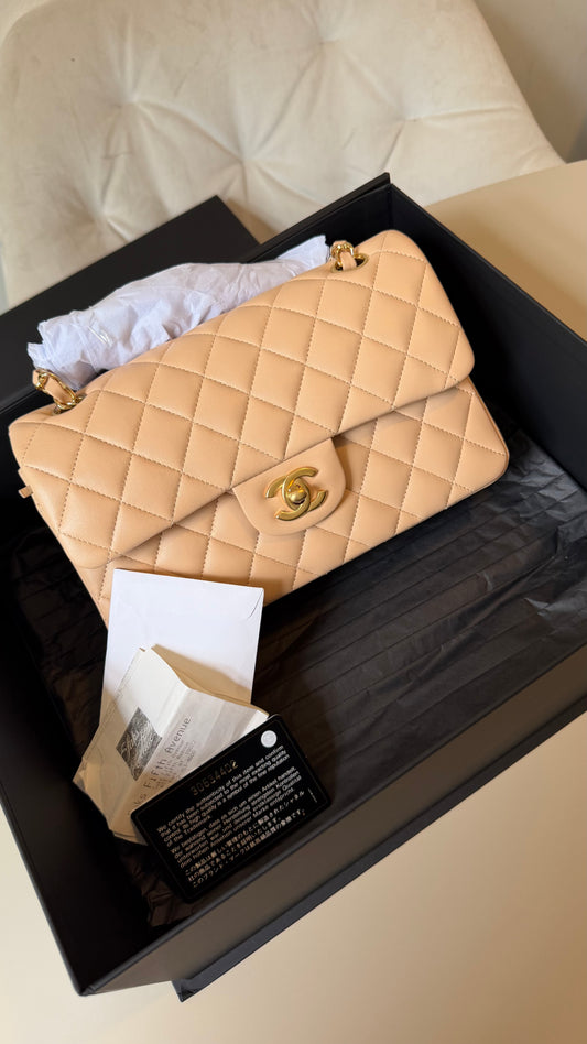 Small beige lambskin flapbag full set invoice 2020