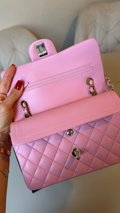 Small Chanel classic flapbag in pink lambskin - chip