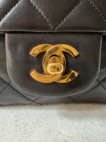 Chanel vintage medium black flapbag 1 serie (1989-1991)
