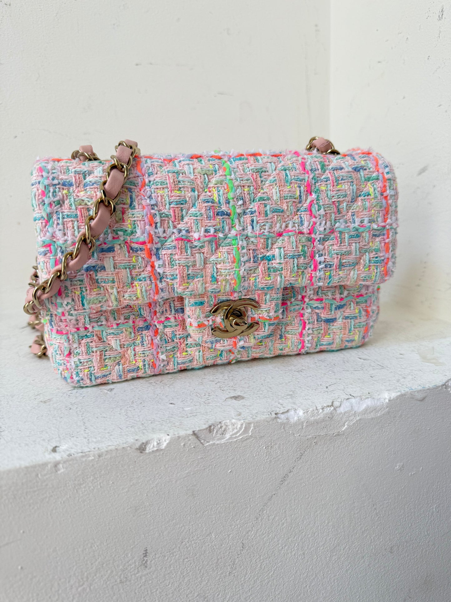 Chanel mini flapbag in tweed 2024