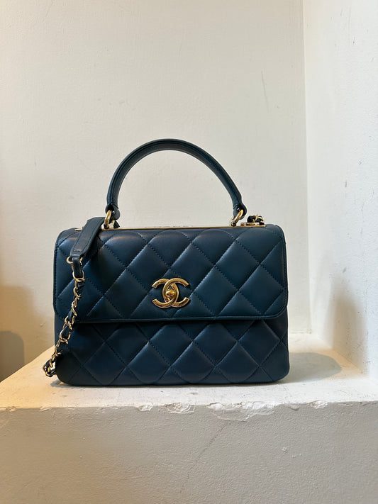 Chanel CC trendy in blue