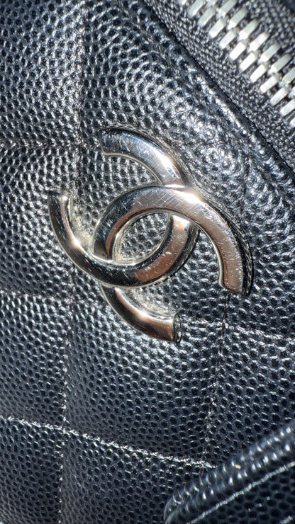 Chanel vanity case bag caviar with chip