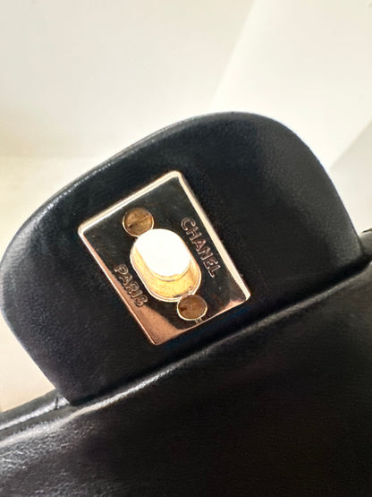 Chanel medium classic flap vintage