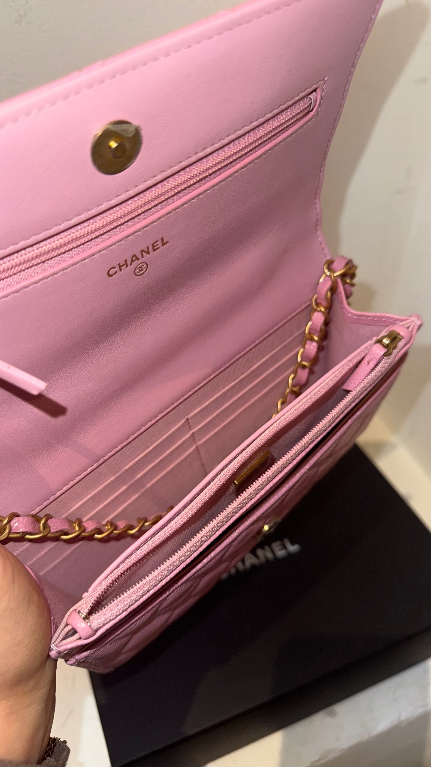 Caviar wallet on chain pink with chip