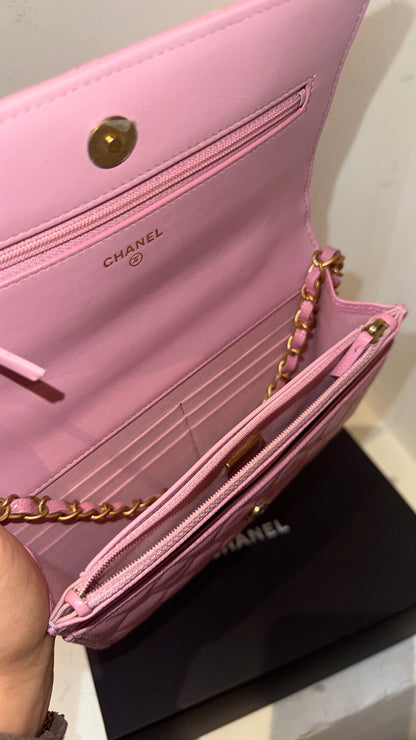 Caviar wallet on chain pink with chip