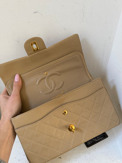 Chanel beige medium flap 1989-1991 series