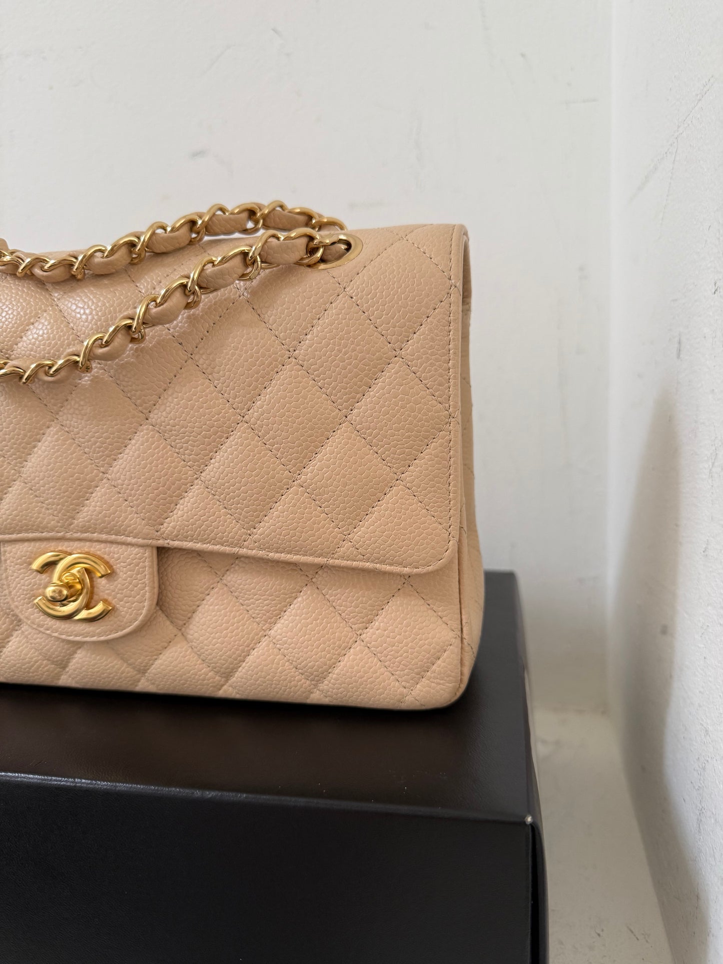 Chanel beige classic flap medium in caviar leather 14-series
