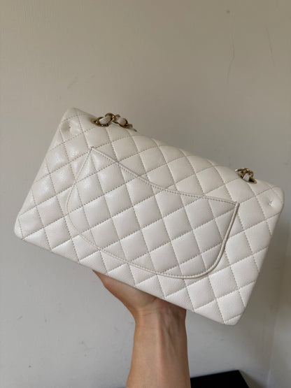 Chanel medium caviar flapbag 2023