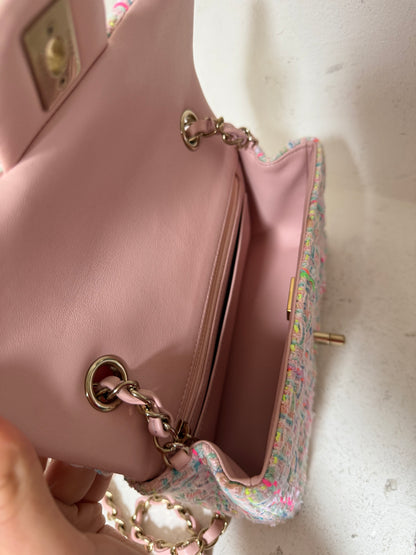 Chanel mini flapbag in tweed 2024