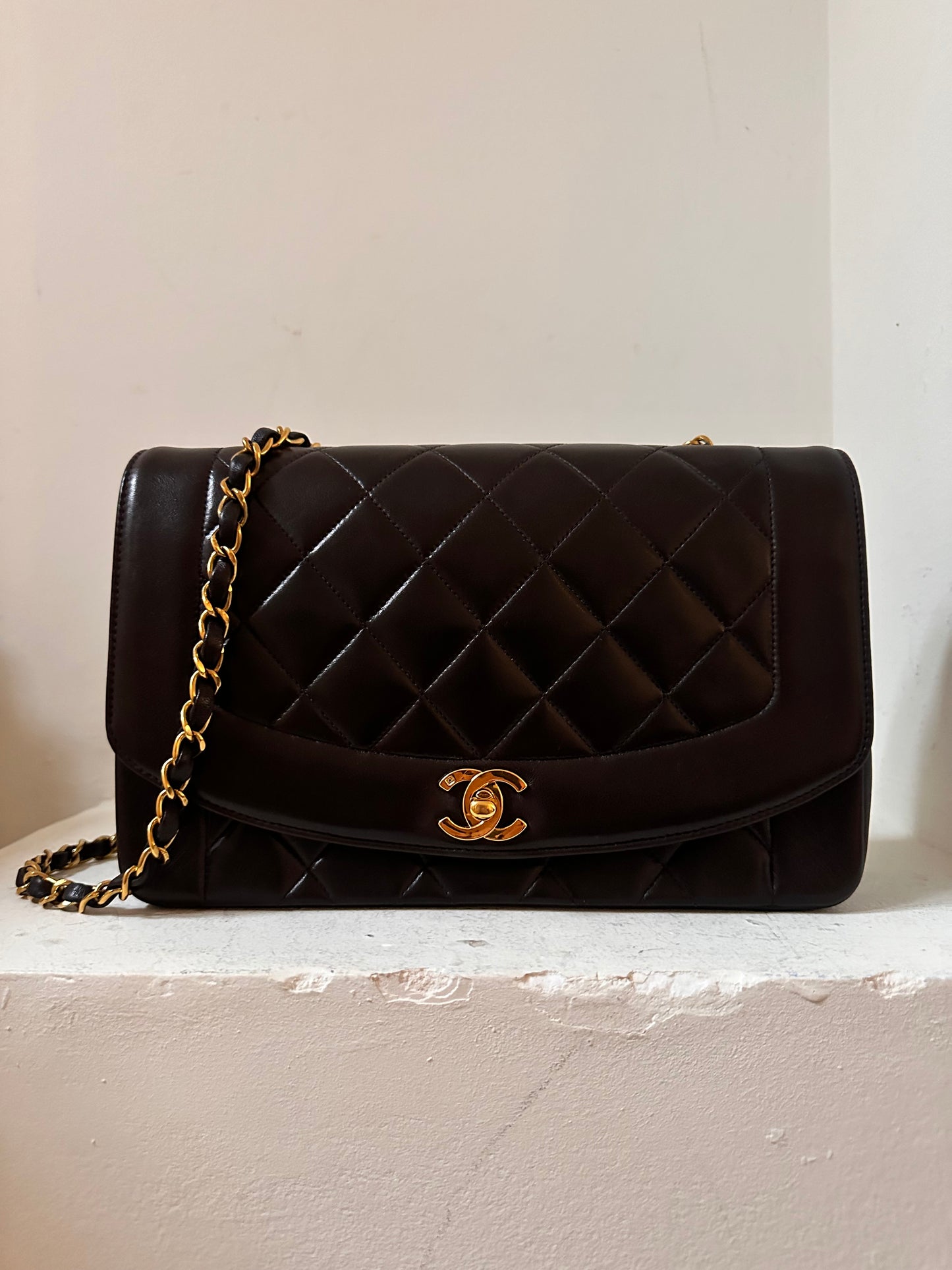 Chanel chocolate vintage Diana