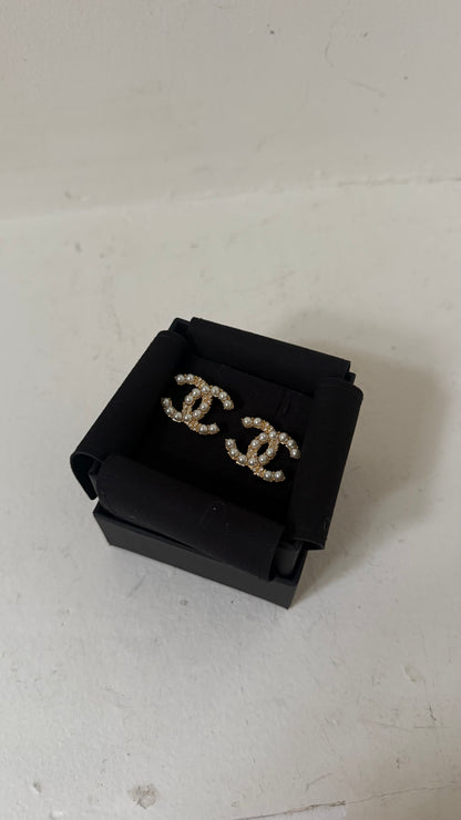 Chanel CC oorbellen parels en steentjes