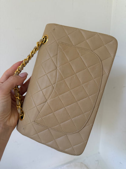 Chanel small beige lambskin flap 1-serie (1989-1991)