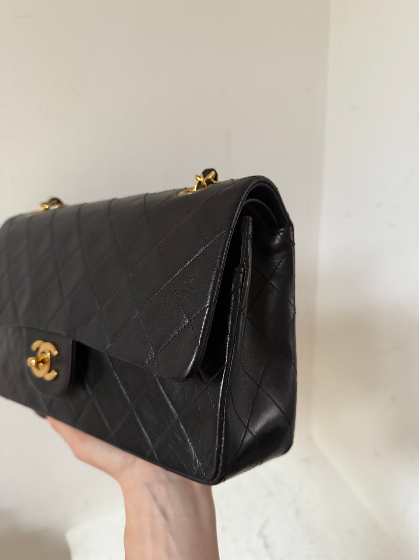 Chanel medium flapbag black 4 series