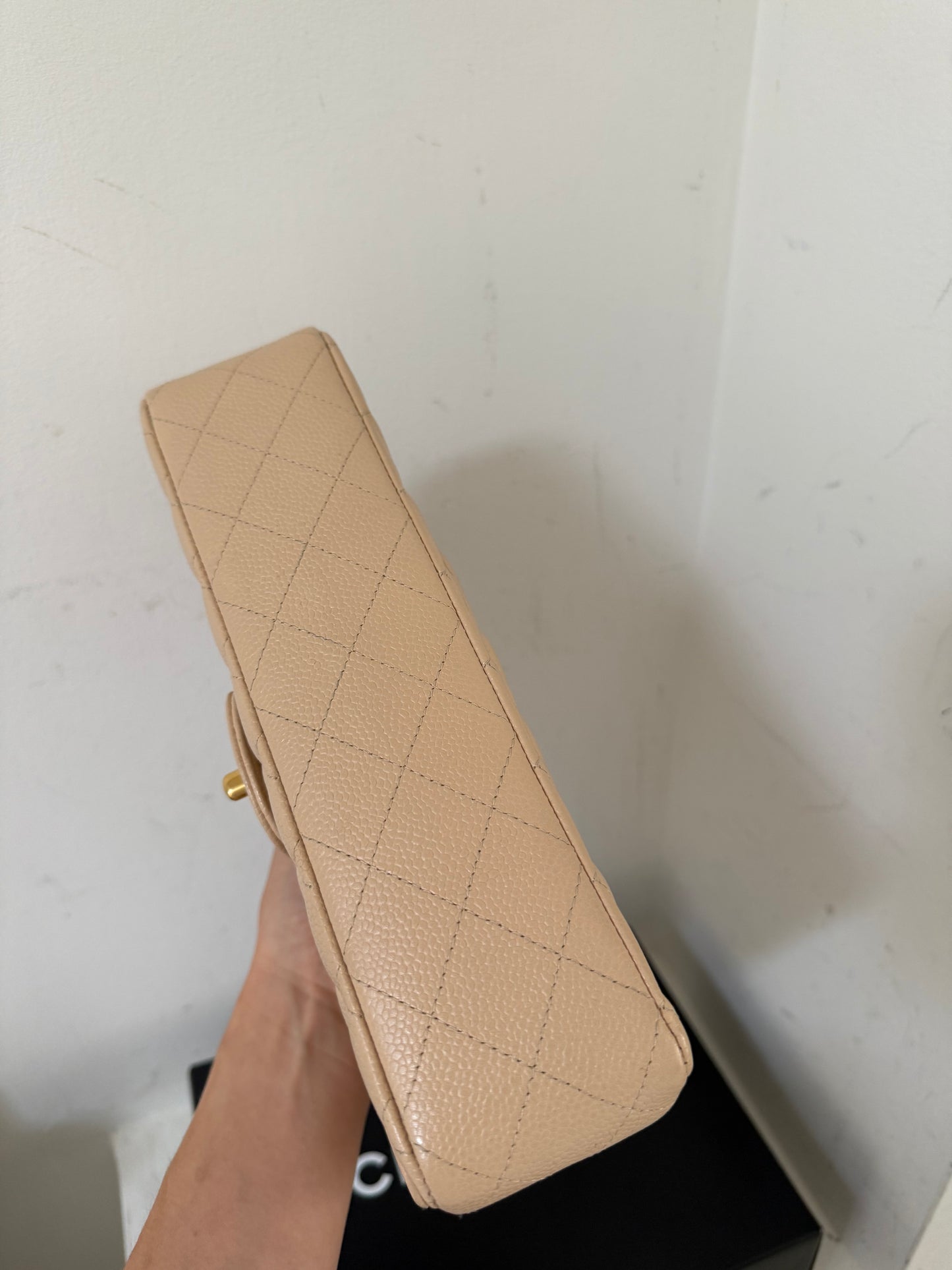 Chanel beige classic flap medium in caviar leather 14-series