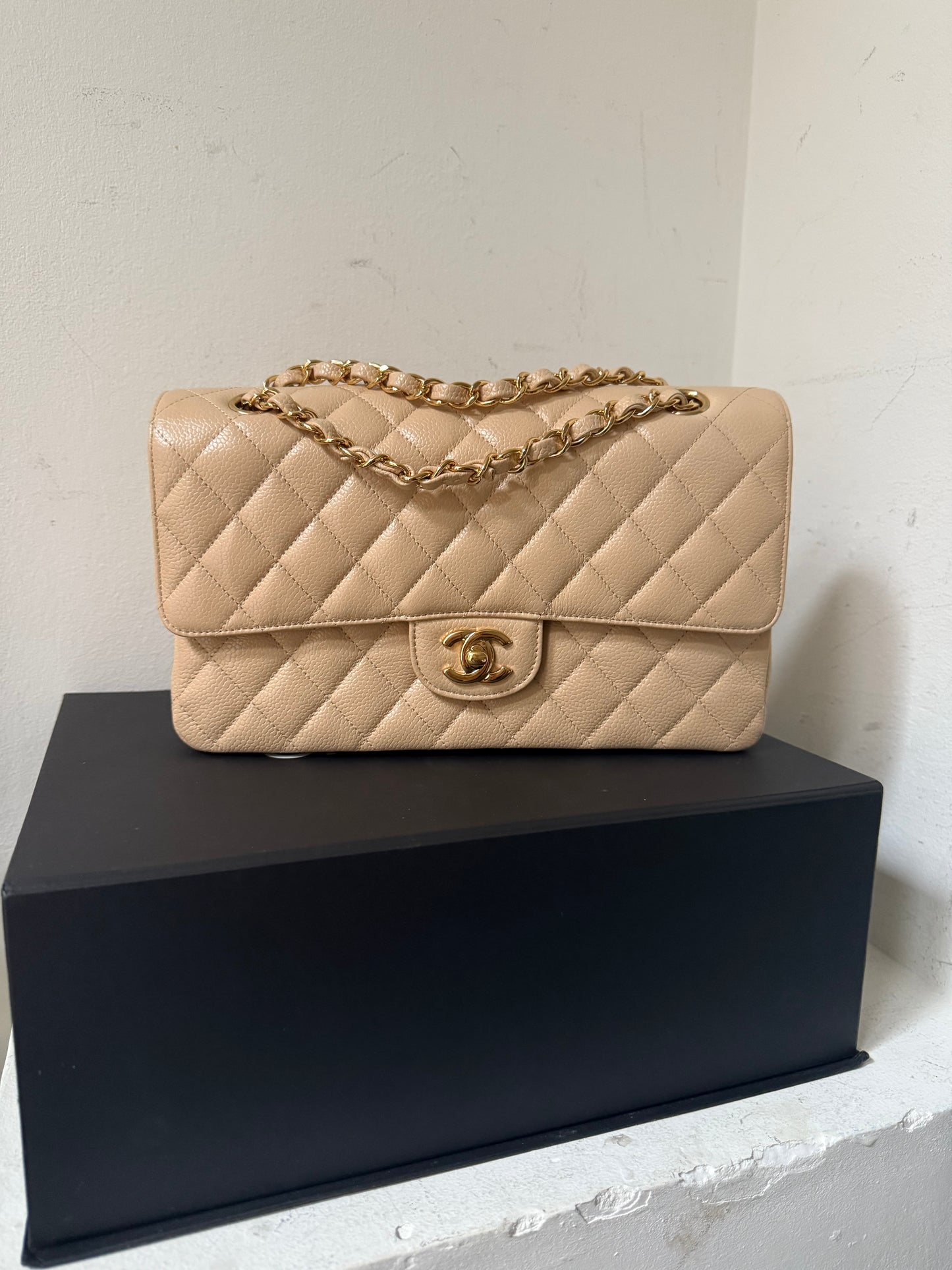 Chanel medium beige caviar flapbag 20 series