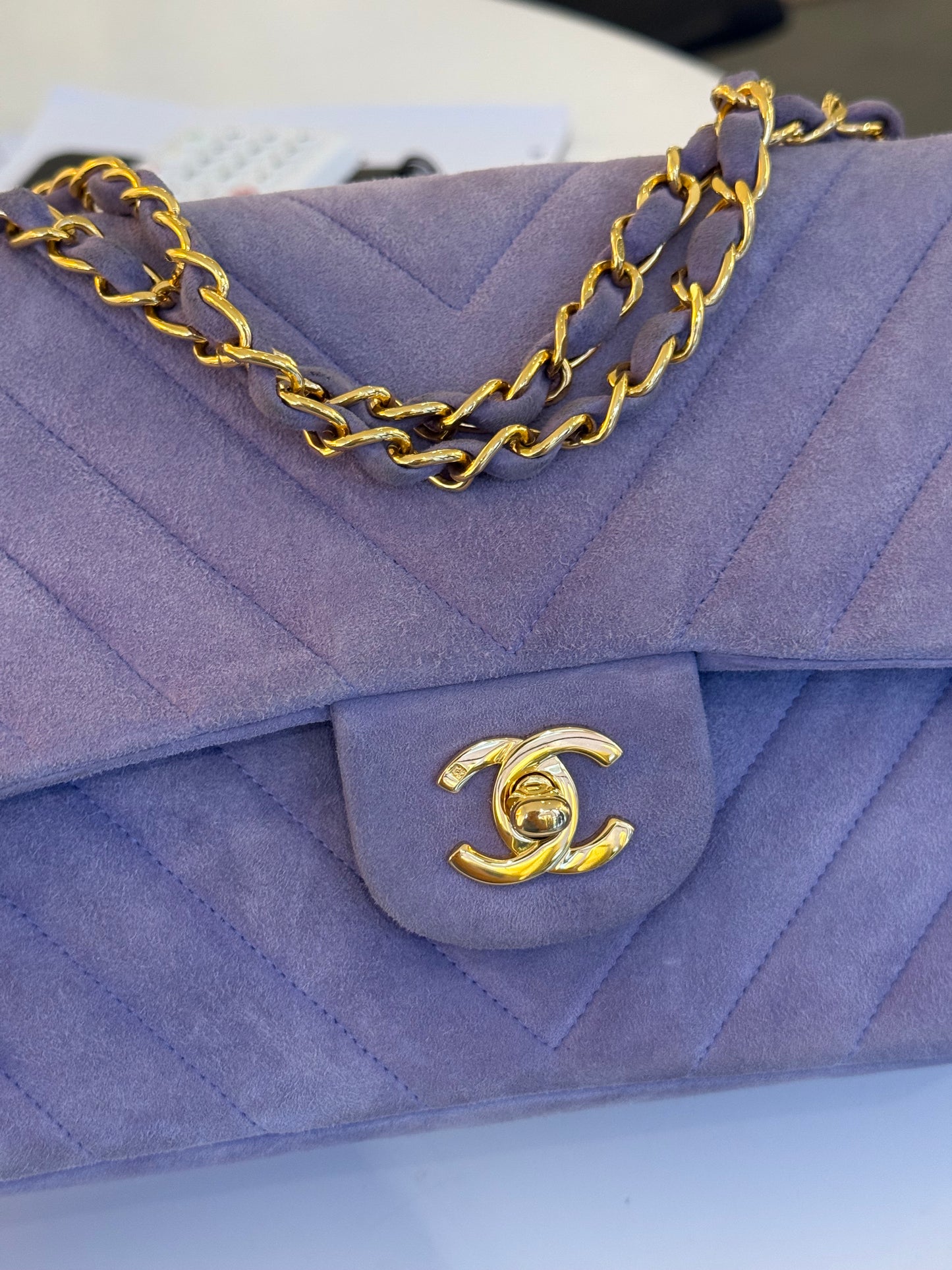 Chanel lila suède flapbag medium 2-series