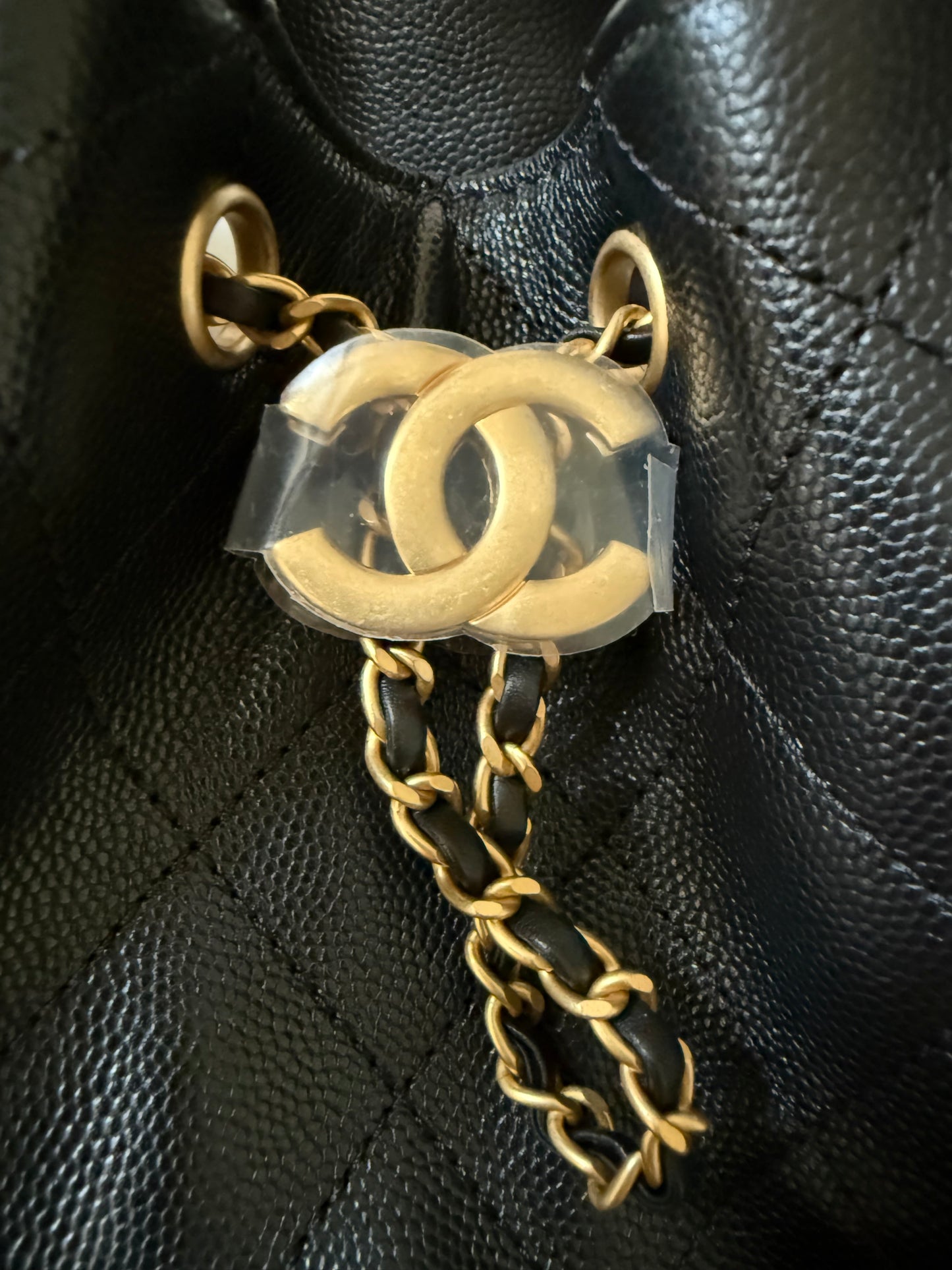 Storefresh Chanel small 25 handbag in black caviar