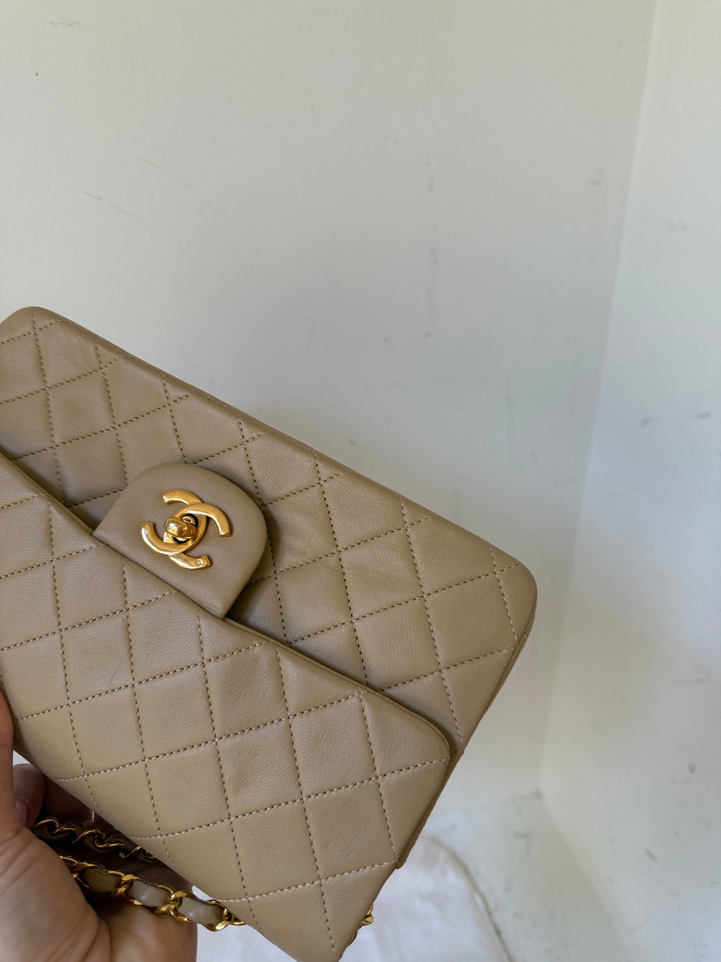 Chanel small beige lambskin flap 1-serie (1989-1991)