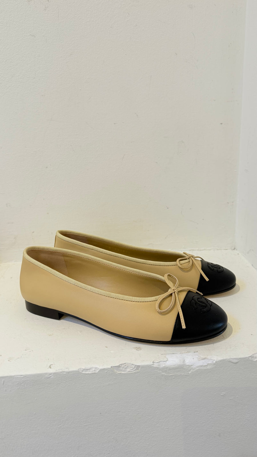 Chanel ballerina size 39 beige with black leather