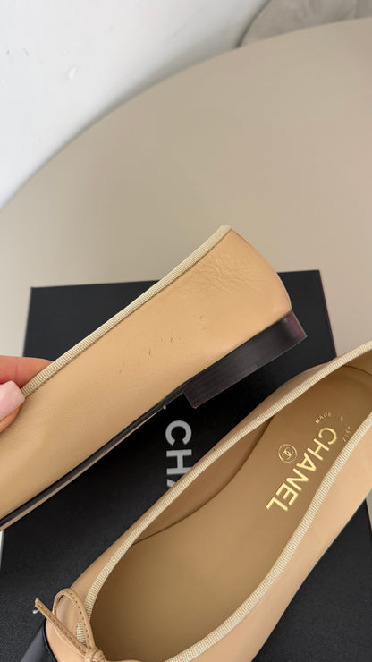 Chanel ballerina 40 beige leer