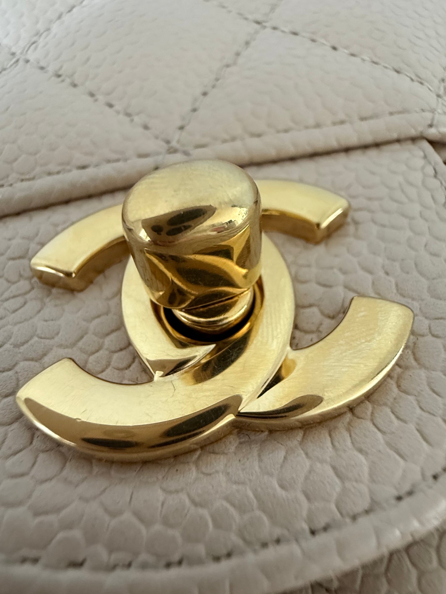 Chanel beige classic flap medium in caviar leather 14-series