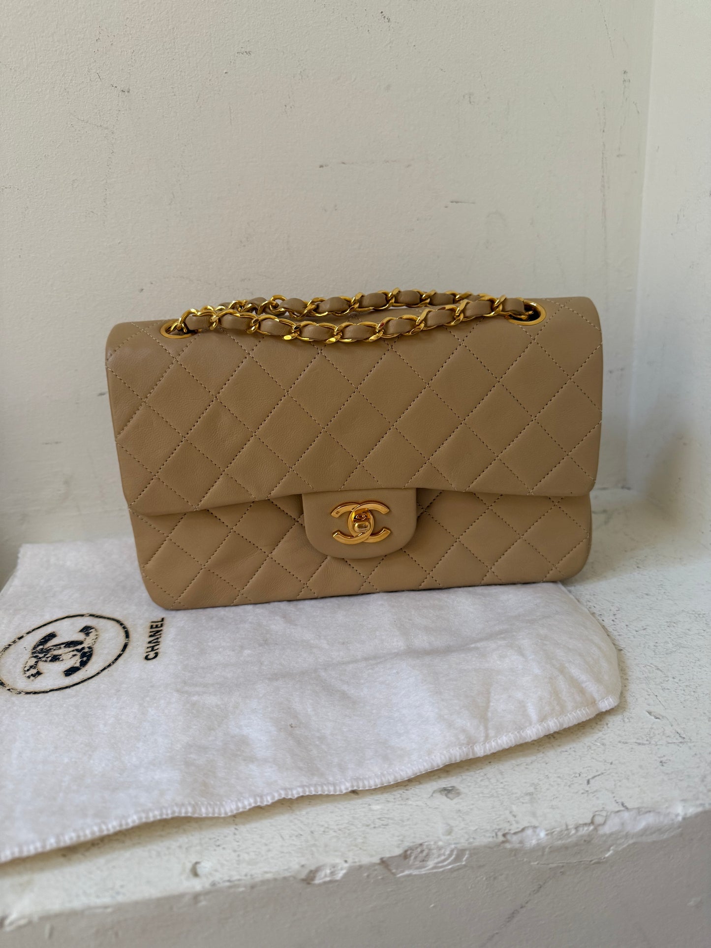 Chanel small beige lambskin flap 1-serie (1989-1991)