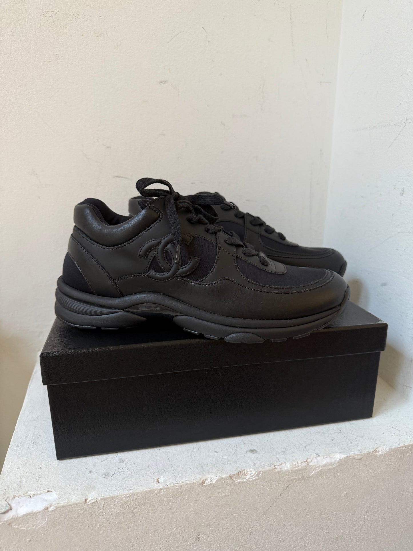 Chanel uniform sneaker size 38.5 new