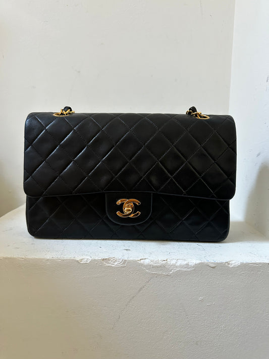 Chanel medium classic flap black