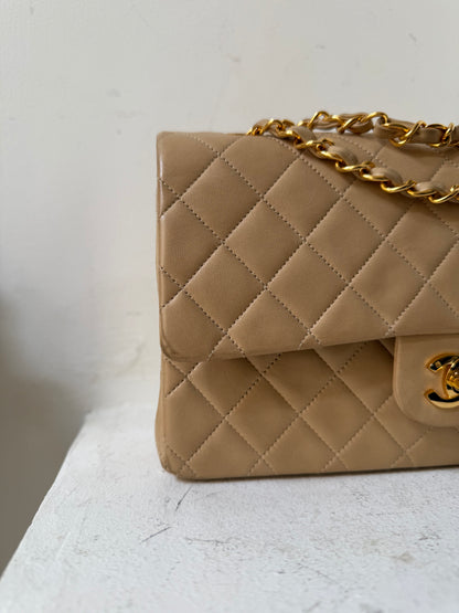 Chanel beige classic medium flapbag 4 serie
