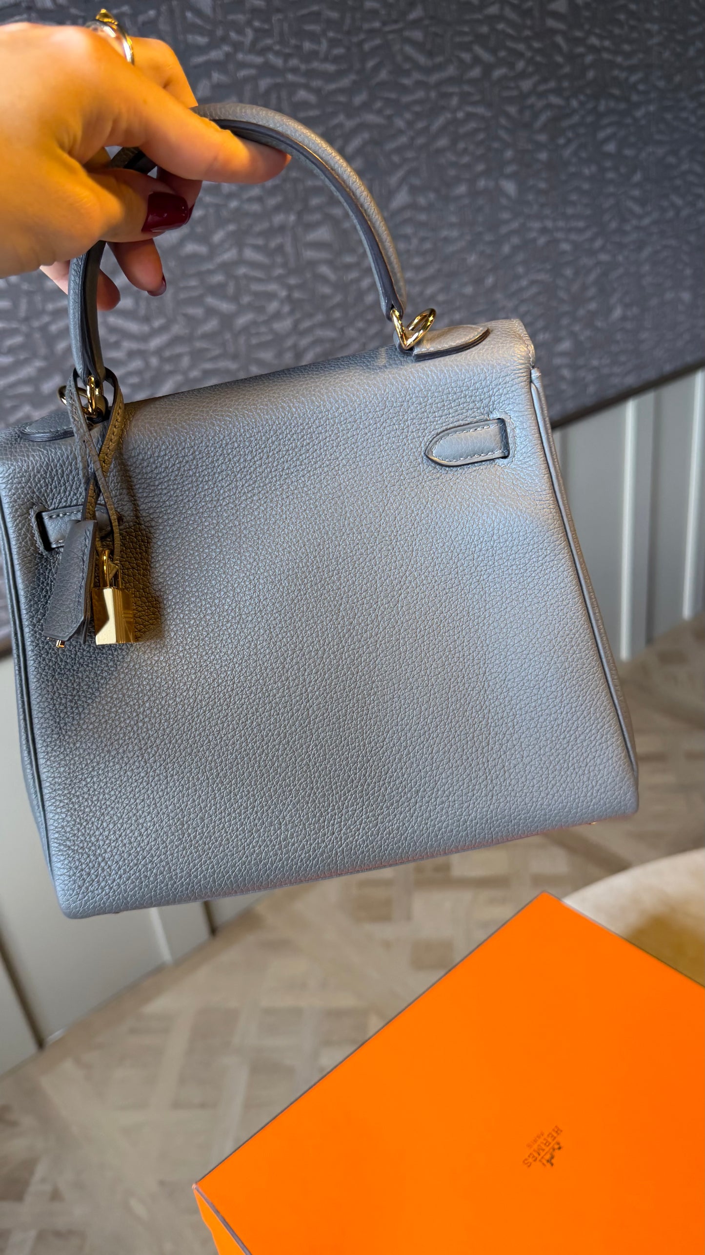 Kelly 25 gris Meyer Togo leather stamp B