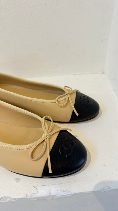 Chanel ballerina size 39 beige with black leather