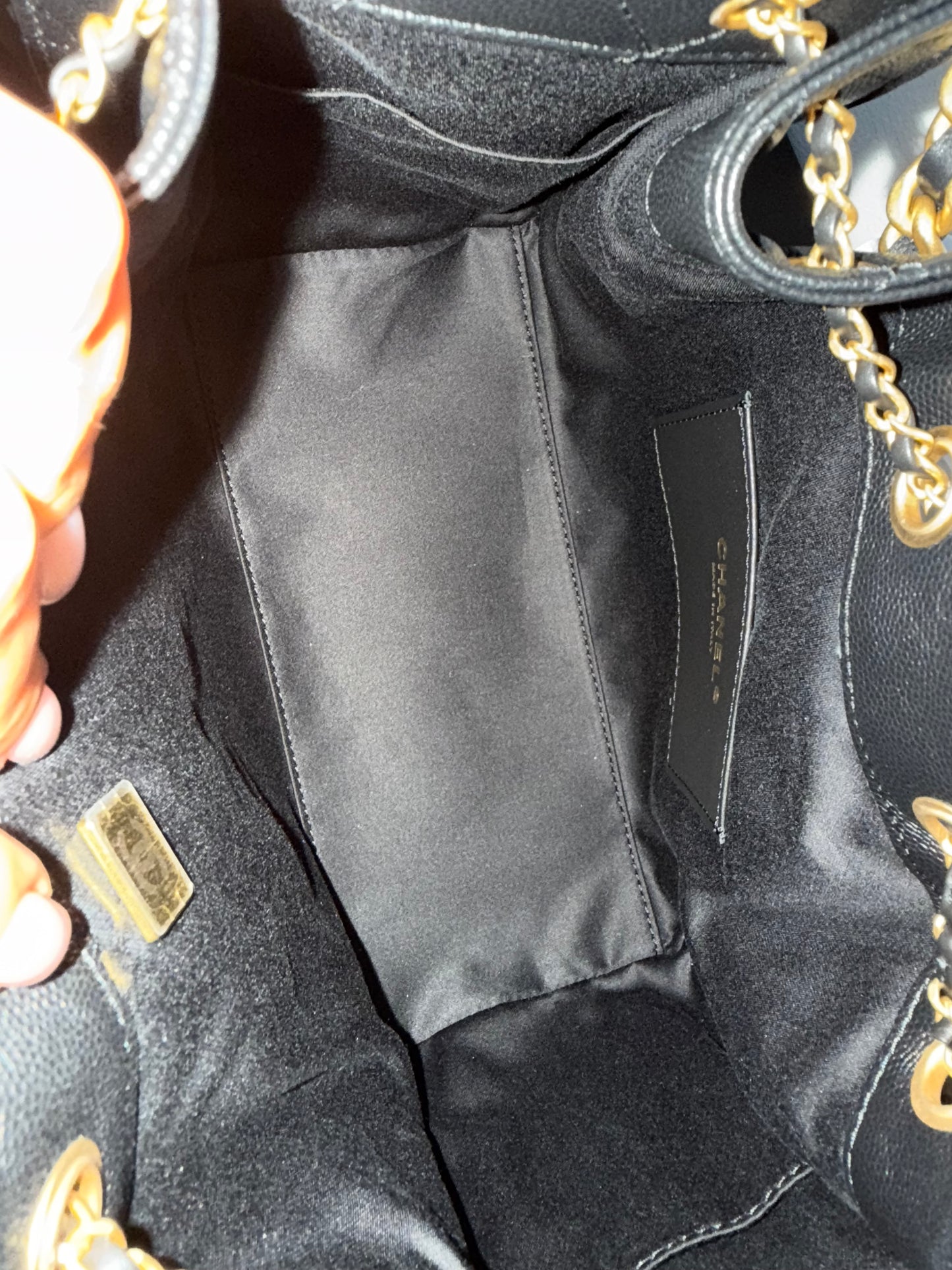 Storefresh Chanel small 25 handbag in black caviar