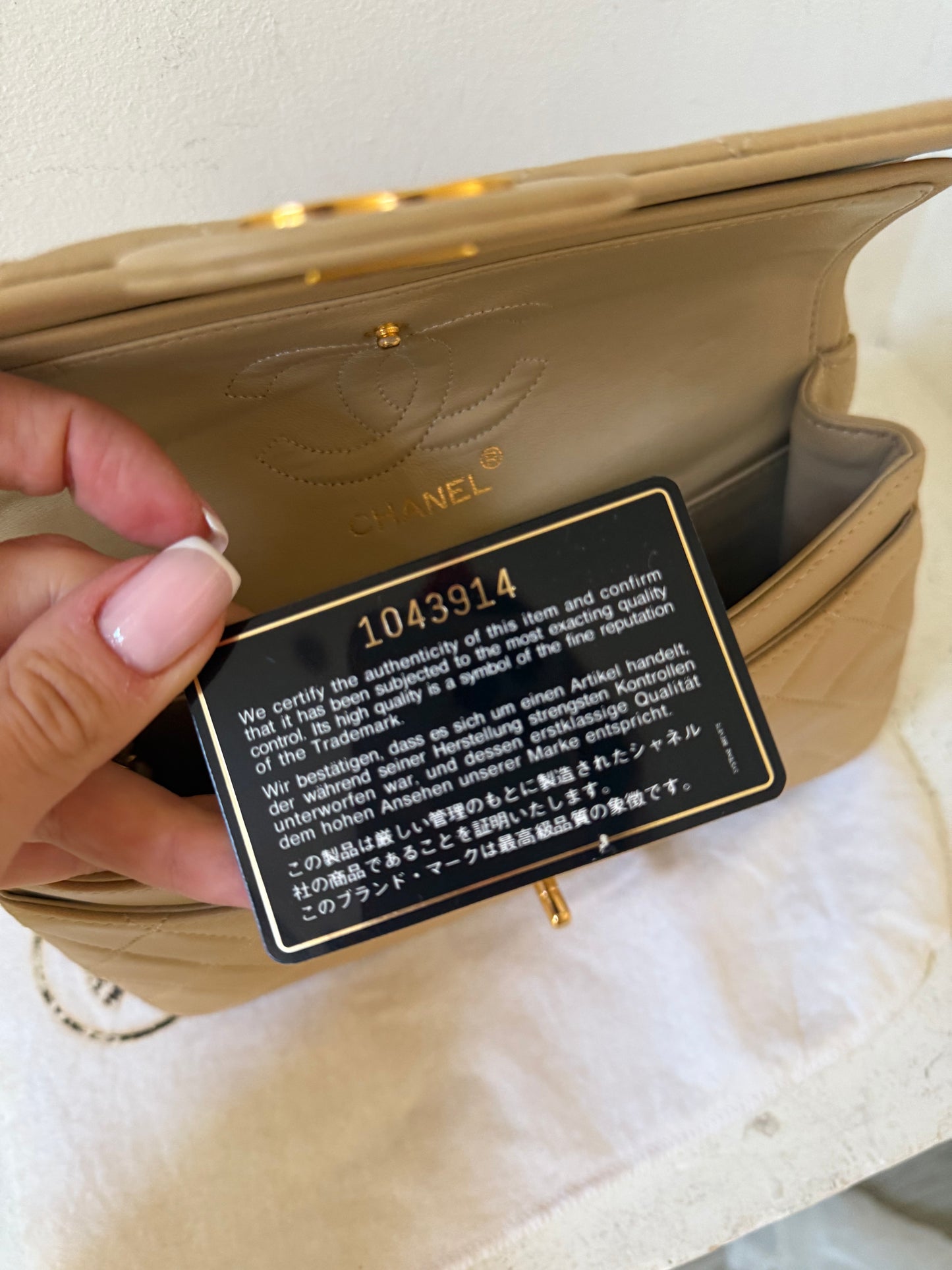Chanel small beige lambskin flap 1-serie (1989-1991)